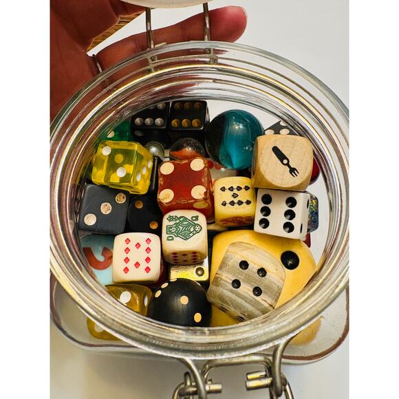 Collection of vintage & modern dice in glass snap lock jar - weighs 2.1lbs - Picture 5 of 9